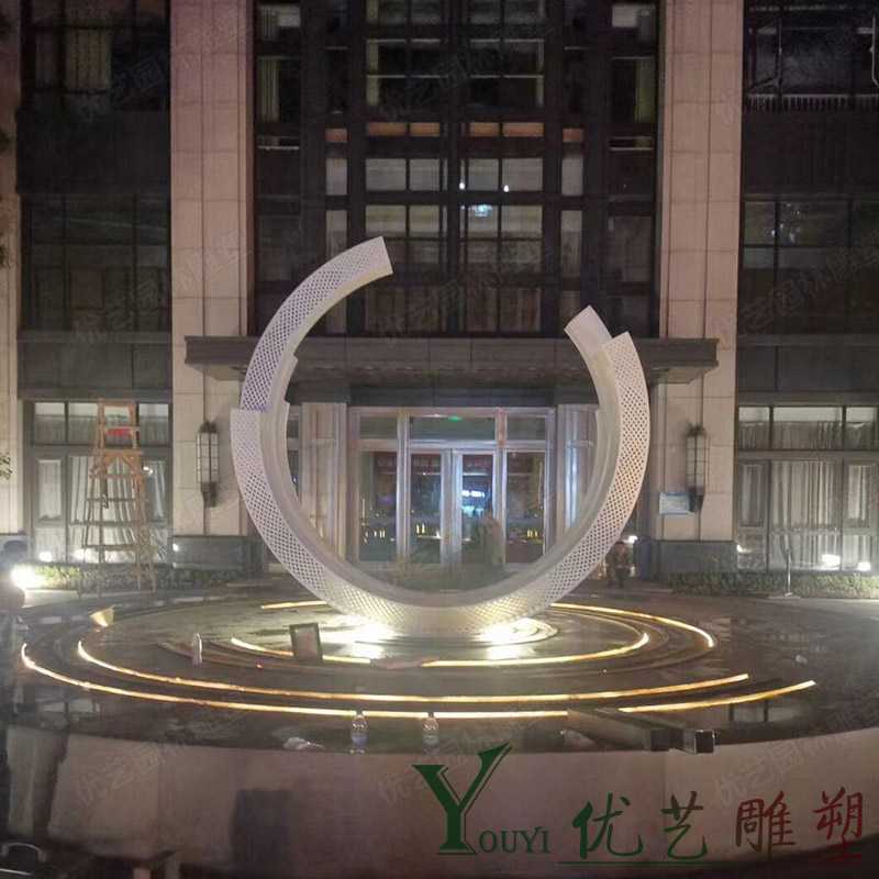 不銹鋼圓環(huán)雕塑