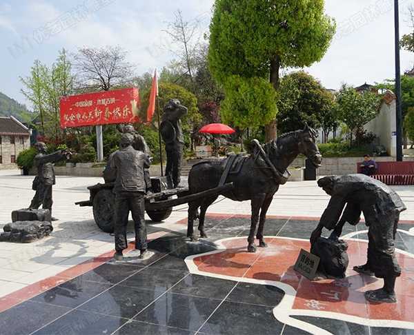 定制一座大型銅雕塑價(jià)格大致為多少？