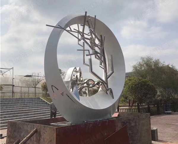 不銹鋼雕塑廠家分析不銹鋼雕塑生銹了怎么辦？